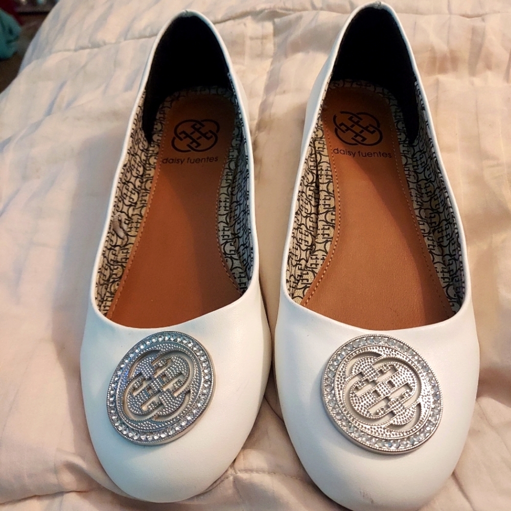 Daisy Fuentes flats